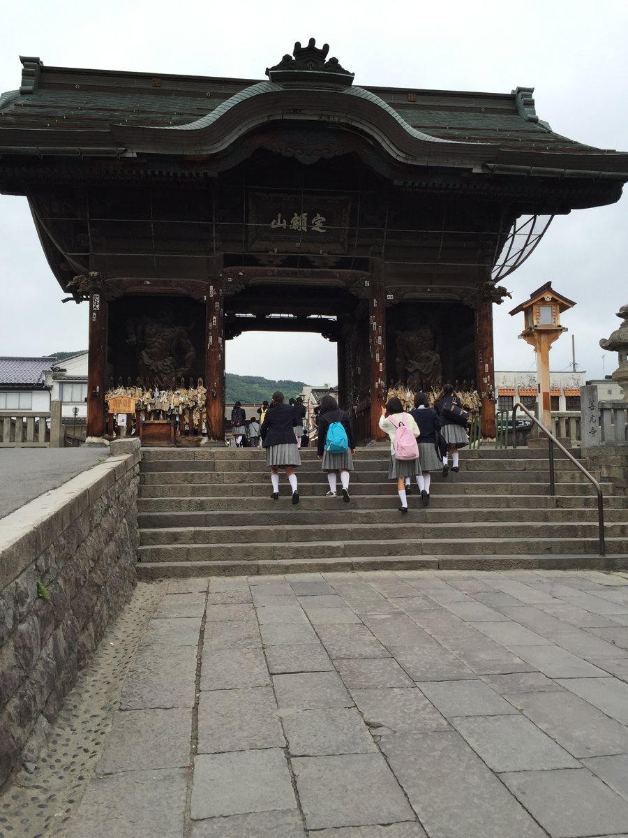 善光寺の仁王門と石段